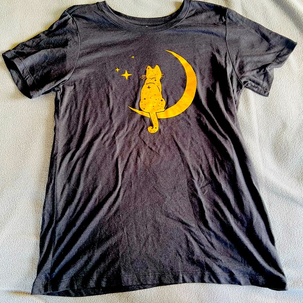 Women’s black short sleeve tee with gold cat/moon.  Size M